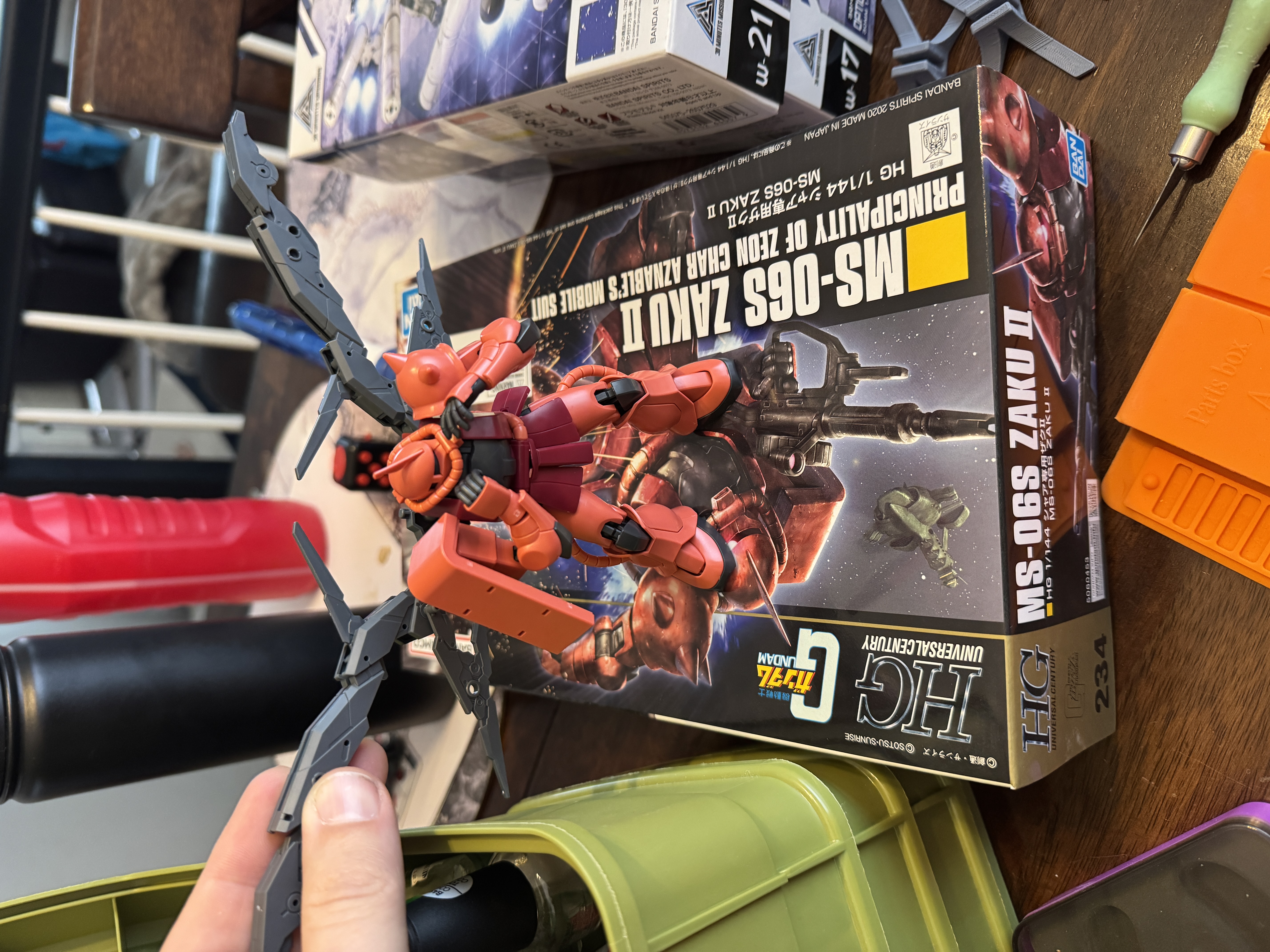 The wings on the Zaku add a neat look