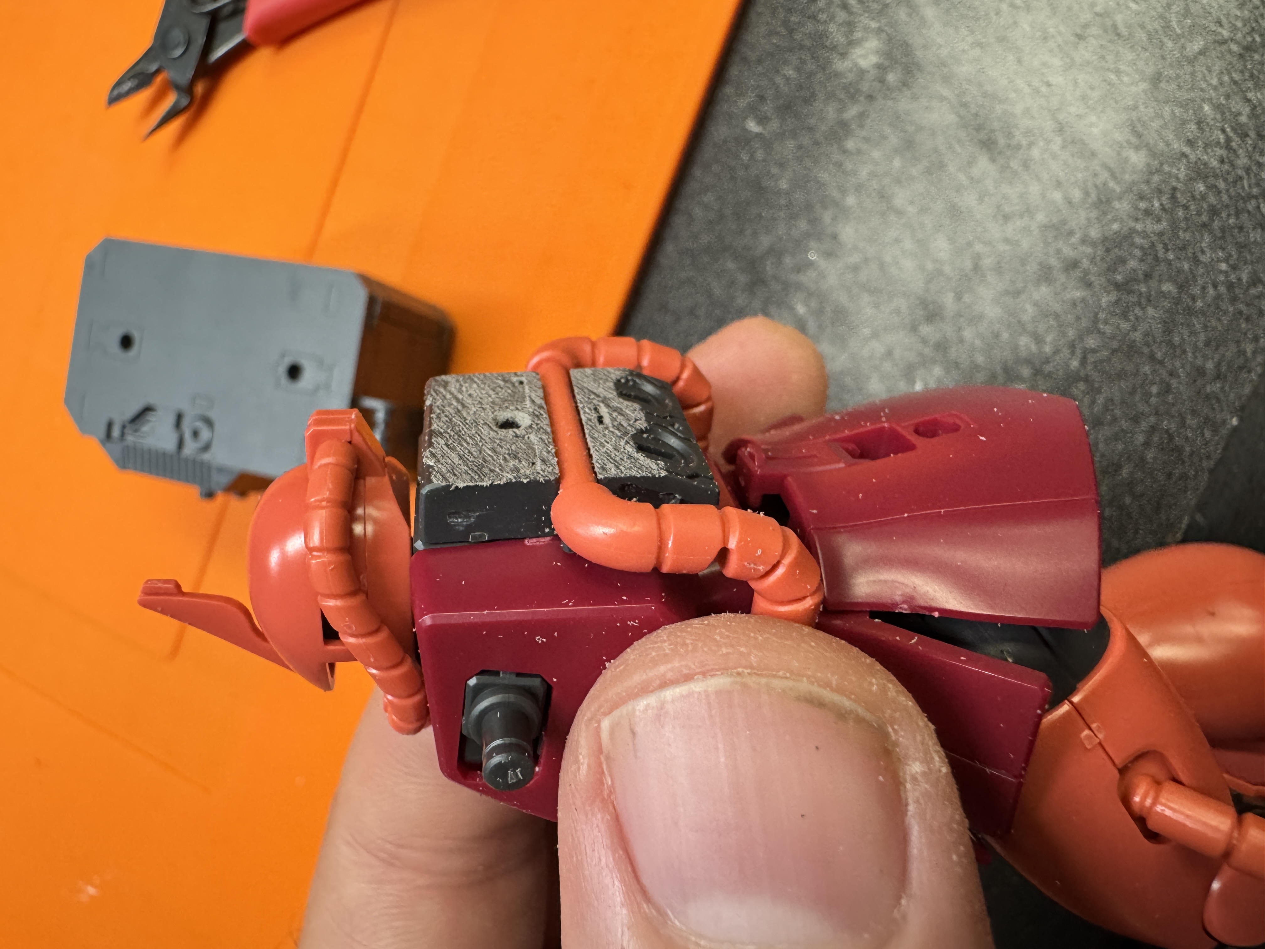 Clean flat interface for hose attachment